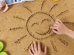 Tegning i sandet af en sol